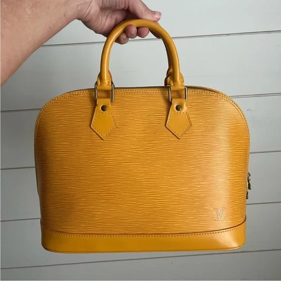 Louis Vuitton EPI Leather Alma PM Bag - Picture 4 of 16